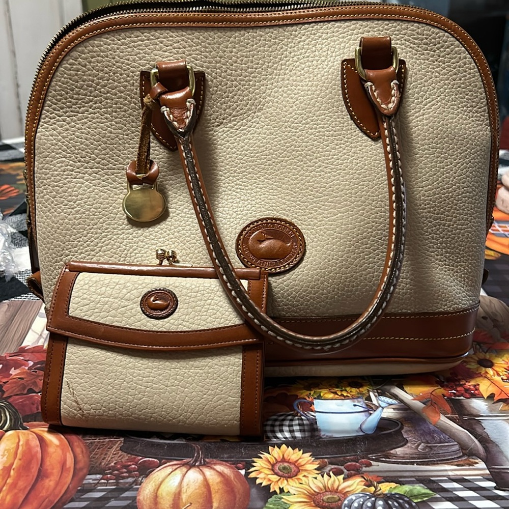 2for1  Dooney & Bourke medium dome satchel with matching wallet